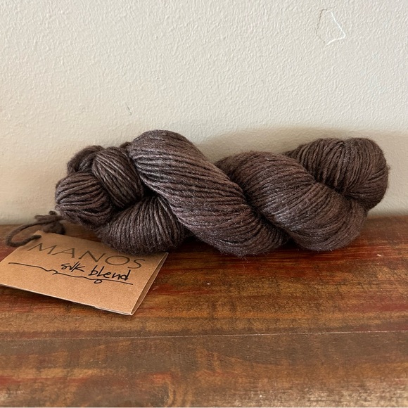 Manos Silk Blend Yarn - Picture 2 of 3